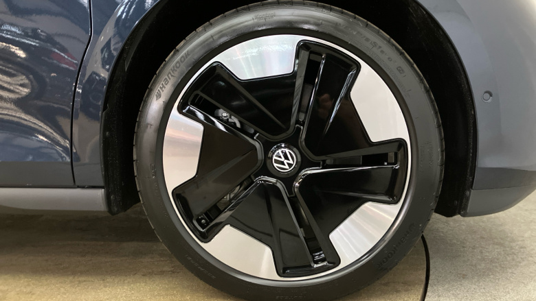 Volkswagen ID. Buzz 210kW Style Pro 86kWh 5dr LWB Auto [7St/Design+] Electric Estate